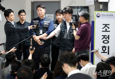 사후조정 2일차 회의 종료 후 답변하는 최승호 위원장