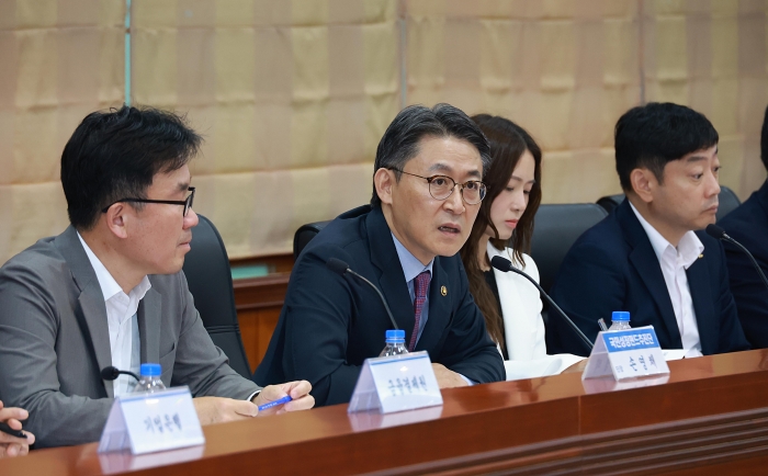 권대영 금융위원회 부위원장이 20일 오전 서울 여의도 금융투자협회에서 개최한 국민참여형 국민성장펀드의 판매 준비 상황 점검회의를 주재하고 있다. 사진=금융위원회 제공 사진=금융위원회