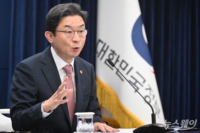 이억원 "홍콩 ELS 제재 정교해야···지배구조 개선안 현장 작동이 중요"
