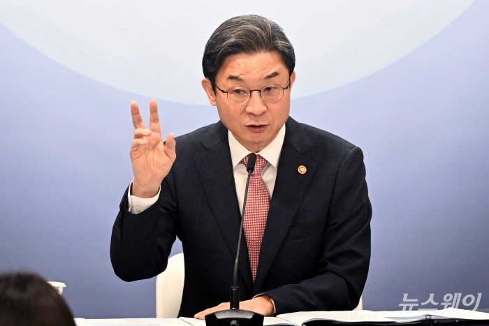 이억원 "포용금융추진단 참여자 확대···6월 중 현장 대토론회"