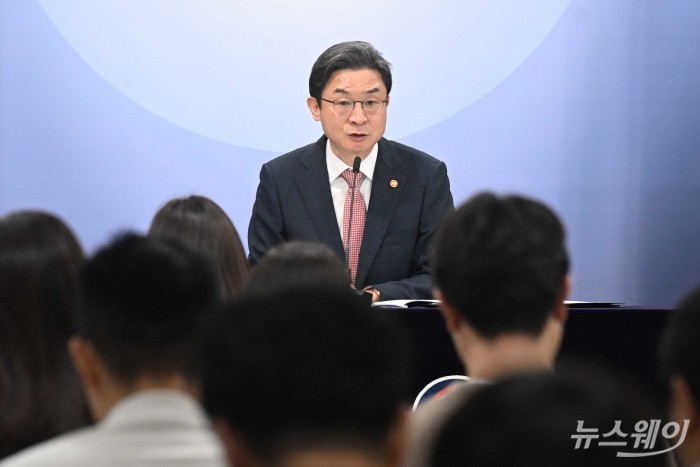 이억원 금융위원장 "年 60% 초과 불법사금융, 원금·이자 무효"
