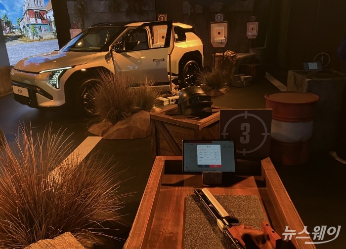 21일 서울 성수 일대에서 'PUBGM x Kia 제 8 구역' 오프라인 팝업 이벤트 진행. 사진은 기아 언플러그드 그라운드 레이저 사격존. 사진=김세현 기자