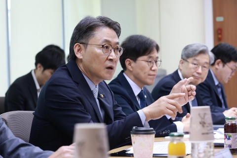 "AI 위협 AI로 막는다"···금융권, 망분리 빗장 풀고 방어선 구축