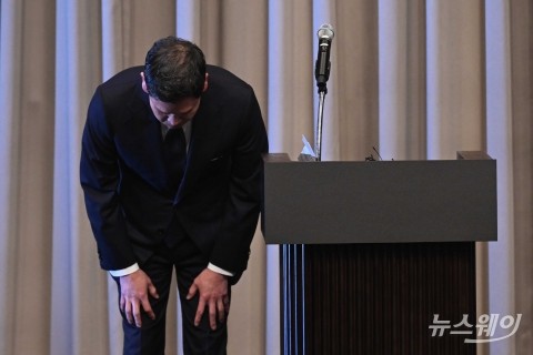 정용진 신세계그룹 회장 "스벅 5·18탱크데이, 진심으로 머리 숙여 사죄"