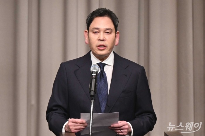 스타벅스 '5·18 탱크데이' 논란, 정용진 형사책임 가능성은?