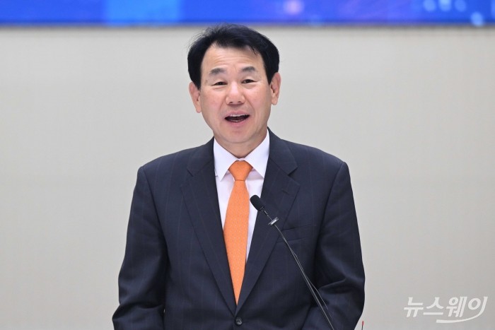 정은보 한국거래소 이사장이 26일 오후 서울 여의도 한국거래소에서 열린 '8000 코스피 국민과 함께 비상하는 자본시장'에서 기념사를 하고 있다. 강민석 기자 kms@newsway.co.kr