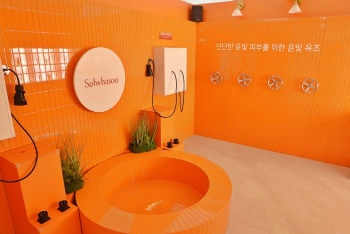 제4회 롯데타운 명동 페스티벌에서 운영한 한약방 사우나 방탈출 설화수 욕실 모습. 사진=롯데쇼핑 제공