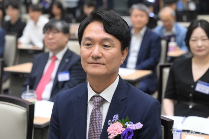 엄주성 키움증권 대표이사가 27일 오전 서울 여의도 한국거래소에서 열린 2026 기업가치 제고 우수기업 시상식 및 세미나에 참석해 자리하고 있다. 사진=강민석 기자 kms@newsway.co.kr
