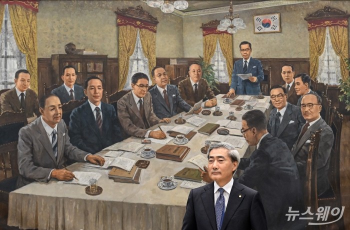 신현송 한국은행 총재가 28일 서울 중구 한국은행 본관에서 열린 취임 후 첫 금융통화위원회 본회의에 참석하고 있다. 사진=사진공동취재단