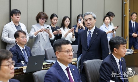 신현송 한국은행 총재, 금융통화위원회 본회의 주재