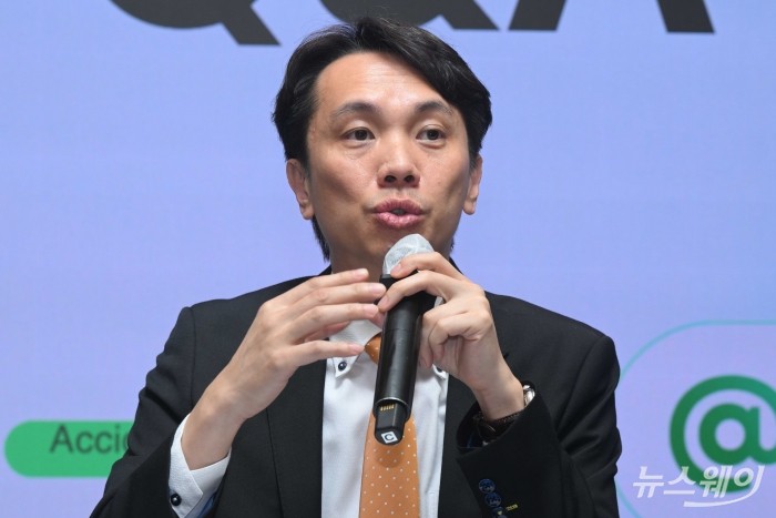 마르코 양 알리바바닷컴 코리아 지사장이 28일 오전 서울 중구 롯데호텔에서 열린 에이전틱 AI 비즈니스 팀 'Accio Work' 국내 공식 출시 기자간담회에서 취재진의 질문에 답변하고 있다. 사진=강민석 기자