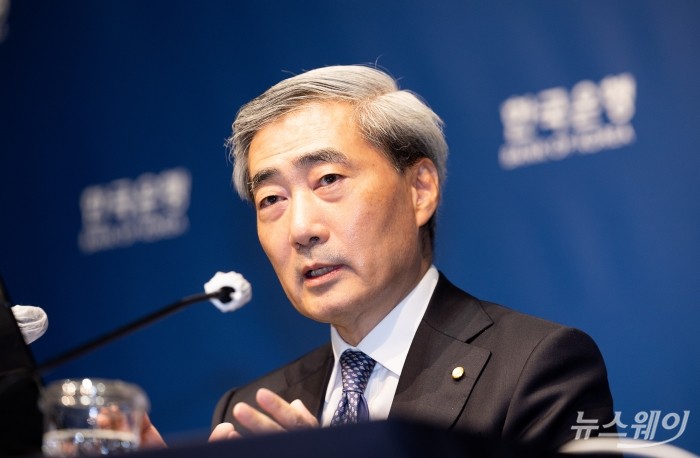 '0.25vs 0.5', '한 번vs두 번'···16일 금통위에 쏠린 눈