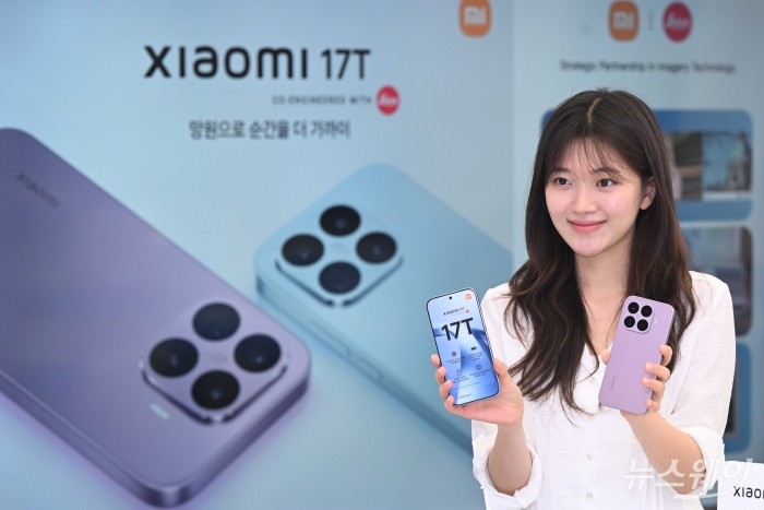 샤오미코리아가 29일 오전 서울 여의도 샤오미 스토어 IFC몰에서 '샤오미 17T' 신제품 스마트폰을 소개하고 있다. 사진=강민석 기자