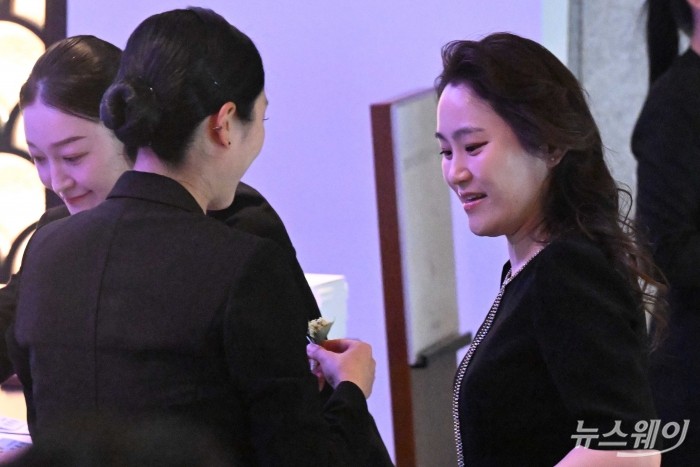 장한나 예술의전당 사장이 1일 오후 서울 중구 신라호텔에서 열린 '2026년도 제36회 삼성호암상 시상식'에 참석하기 위해 이동하고 있다. 사진=강민석 기자