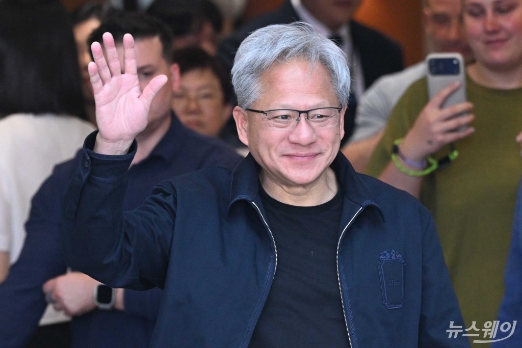 7개월 만에 다시 대한민국 찾은 젠슨 황 엔비디아 CEO