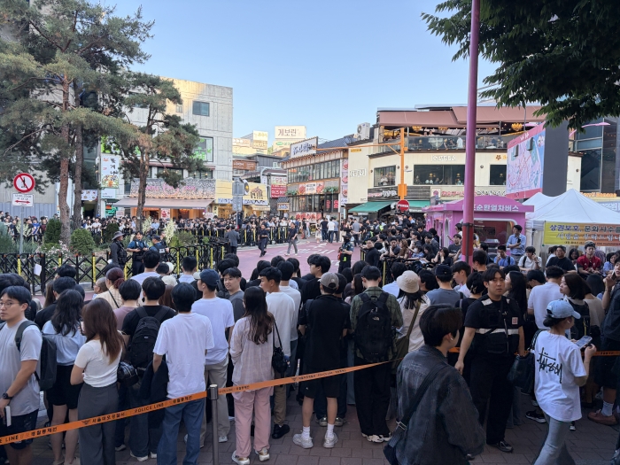 "사인받으려 수천만원 GPU 들고 왔다"···'삼소 회동'에 젠슨 황팬 북적