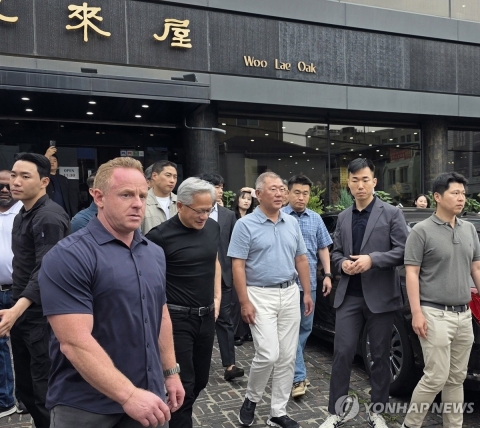 젠슨 황, 정의선과 우래옥 방문···방한 동선마다 재계 접점