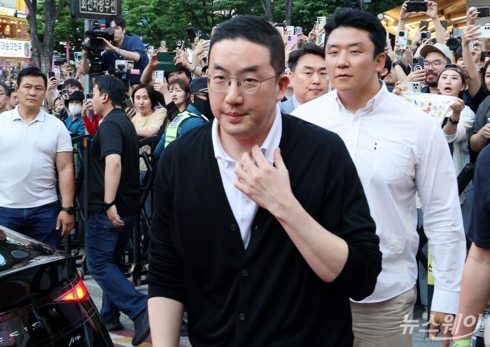 구광모의 '막내 생활'···삼겹살 굽고 '소맥' 챙기며 AI 협력 전면에