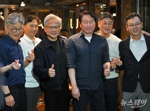 최태원 SK 회장, 젠슨 황과 두 번째 '깐부 회동' 