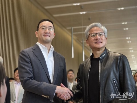 "하나의 거대한 팀"···젠슨 황, LG와 피지컬 AI 협력 공식화