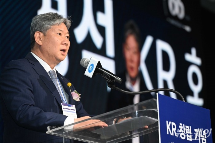 이영석 KR 회장이 11일 오후 서울 종로구 포시즌스호텔에서 열린 'KR 창립 기념 기술세미나'에서 환영사를 하고 있다. 사진=강민석 기자
