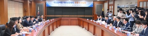 국민참여형 국민성장펀드 운용 대표들 만난 이억원 금융위원장