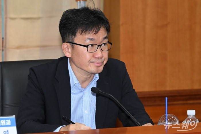손영채 국민성장펀드추진단장이 12일 오후 서울 여의도 금융투자협회에서 열린 국민참여형 국민성장펀드 운용사 간담회에 참석해 자리하고 있다. 사진=강민석 기자