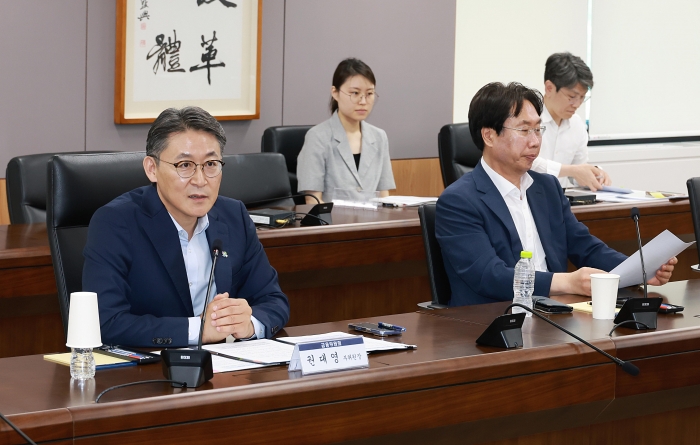 권대영 금융위원회 부위원장이 16일 오전 서울 종로구 정부서울청사에서 개최한 개인신용정보 동의제도 개편 법률자문단 Kick-off 회의에서 발언을 하고 있다 사진=금융위원회