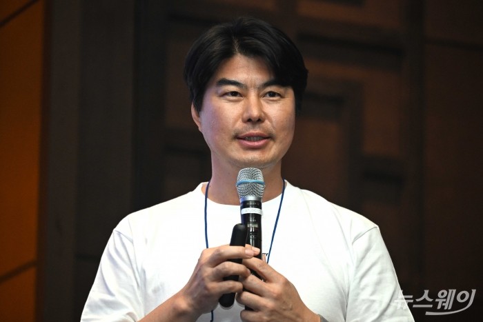 김대환 타임리 대표가 16일 오전 서울 여의도 콘래드호텔에서 열린 업스테이지 기자간담회에서 발표를 하고 있다. 사진=강민석 기자