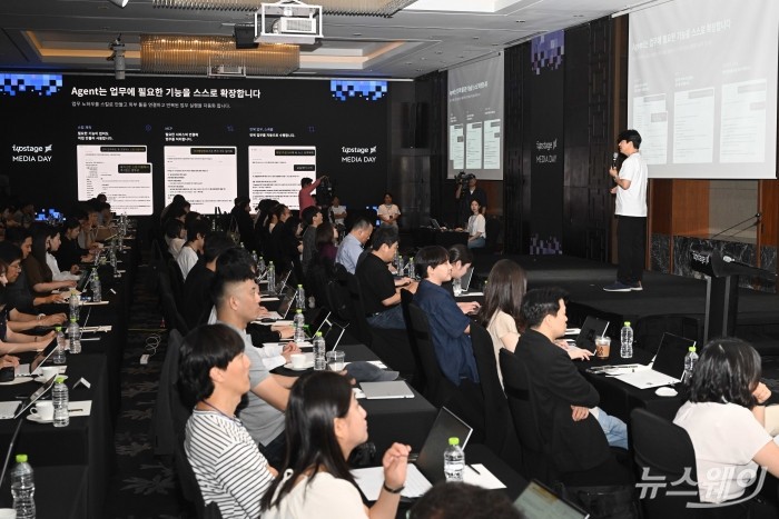 김대환 타임리 대표가 16일 오전 서울 여의도 콘래드호텔에서 열린 업스테이지 기자간담회에서 발표를 하고 있다. 사진=강민석 기자