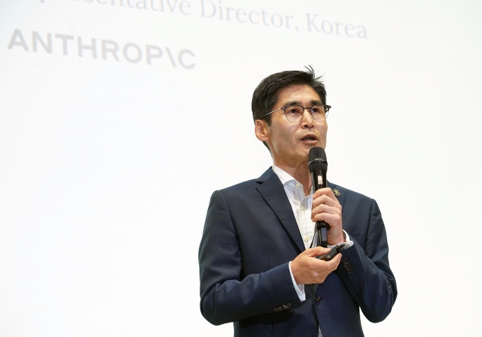 17일 오후 서울 여의도 콘래드 호텔에서 열린 앤트로픽 기자간담회에서 최기영 서울 사무소 대표가 발언하고 있다. 사진=앤트로픽 제공