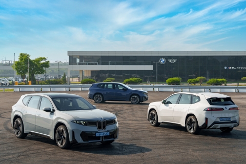 최첨단 소프트웨어로 611km 달린다···BMW 야심작 iX3 출시