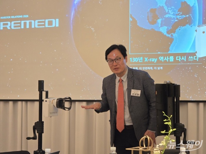 전상훈 레메디 홍보실장이 19일 서울 여의도에서 열린 기업설명회에서 주요제품인 KA6 설명에 나서고 있다. 사진=이병현 기자