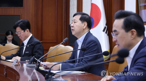 구윤철 부총리 겸 재정경제부 장관이 19일 서울 종로구 정부서울청사에서 열린 비상경제본부 회의 겸 경제·대외경제관계장관회의에서 발언하고 있다. 사진=연합뉴스