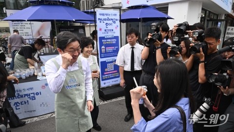 이억원 금융위원장 "청년미래적금 화이팅"