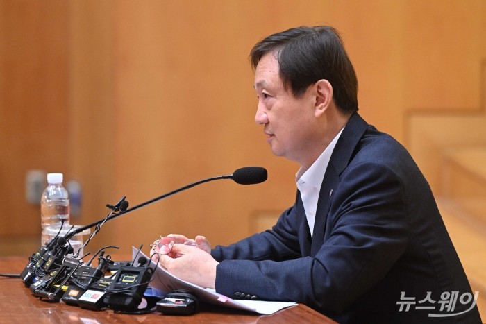 이찬진 금융감독원장이 22일 오전 서울 여의도 금융감독원에서 열린 정례 기자간담회에서 발언을 하고 있다. 사진=강민석 기자
