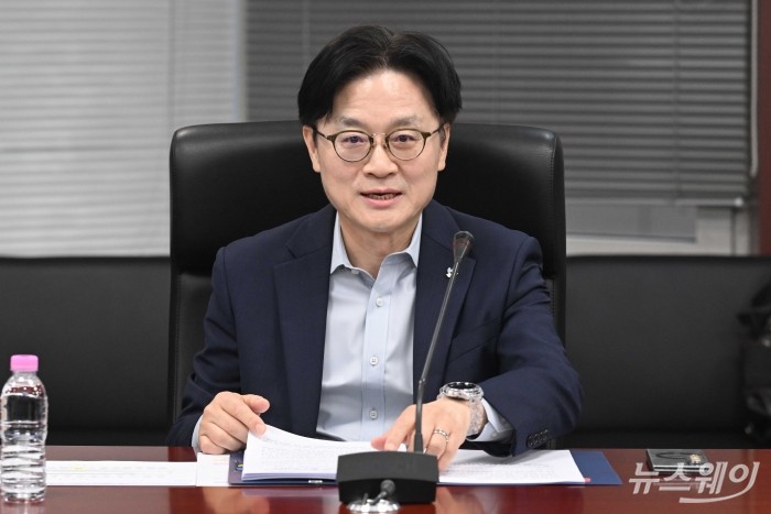 김정관 산업통상부 장관이 25일 오전 서울 종로구 무역보험공사에서 열린 산업자원안보 민관 전략회의에서 모두발언을 하고 있다. 사진=강민석 기자