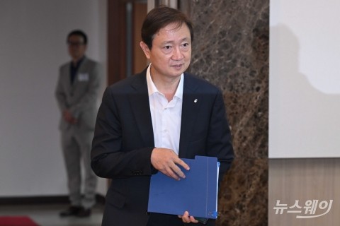 금융소비자보호 정책평가위 출범회의 향하는 이찬진 금감원장