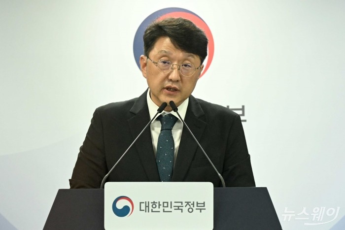 최우혁 과학기술정보통신부 정보보호네트워크정책실장이 30일 오전 서울 종로구 정부서울청사에서 휴대전화 부정사용 방지 대책(안면인증 등 관련)을 발표하고 있다. 사진=강민석 기자