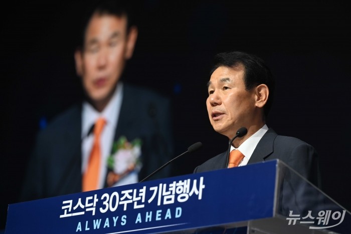 정은보 한국거래소 이사장이 1일 오전 서울 여의도 콘래드호텔에서 열린 코스닥 시장 개설 30주년 기념식에서 환영사를 하고 있다. 사진=강민석 기자