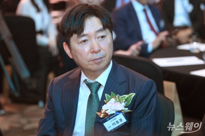 이동훈 코스닥협회장이 1일 오전 서울 여의도 콘래드호텔에서 열린 코스닥 시장 개설 30주년 기념식에 참석해 자리하고 있다. 사진=강민석 기자