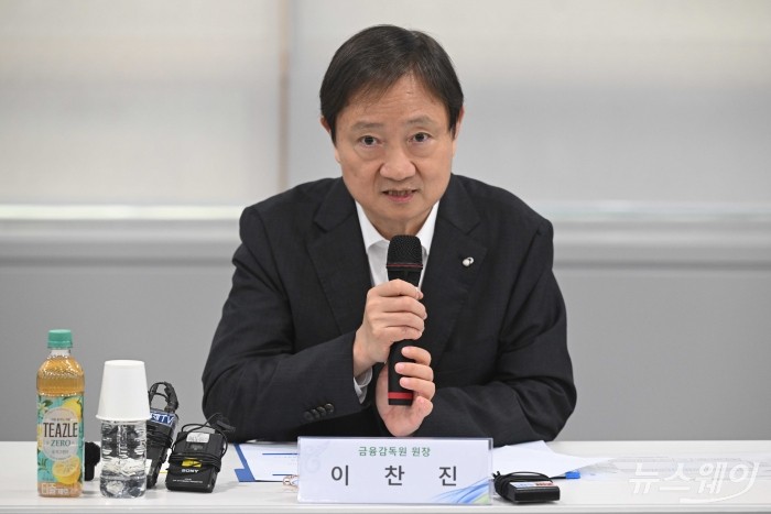 이찬진 금감원장이 2일 오후 서울 마포구 프론트원에서 열린 가상자산사업자 CEO 간담회에서 모두발언을 하고 있다. 사진=강민석 기자