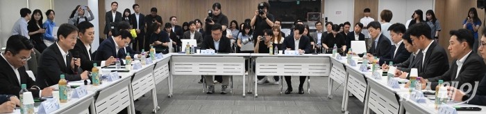가상자산사업자 CEO 간담회에서 발언하는 이찬진 금감원장. 사진=강민석 기자
