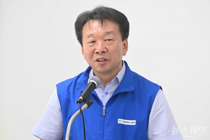 정무경 고려아연 사장이 7일 오전 서울 노원구 북부봉사관에서 열린 고려아연 '삼복더위(삼계탕으로 극복하는 더위)' 봉사활동에서 환영사를 하고 있다. 사진=강민석 기자