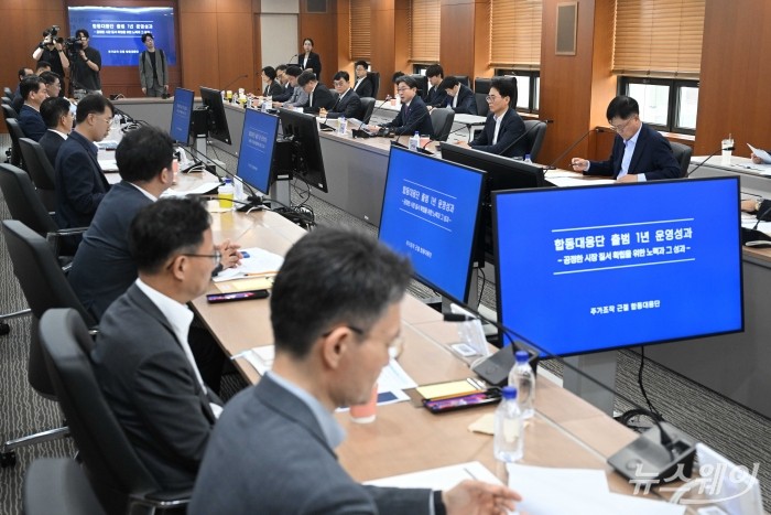 이억원 금융위원장이 8일 오전 서울 여의도 한국거래소에서 열린 합동대응단 1주년 성과 점검 회의에서 모두발언을 하고 있다. 사진=강민석 기자
