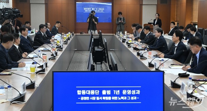 이억원 금융위원장이 8일 오전 서울 여의도 한국거래소에서 열린 합동대응단 1주년 성과 점검 회의에서 모두발언을 하고 있다. 사진=강민석 기자