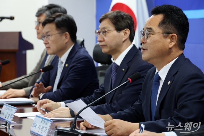 정치권, MBK·메리츠 이어 국민연금도 압박···홈플러스 해법 찾기 '전방위 공세'