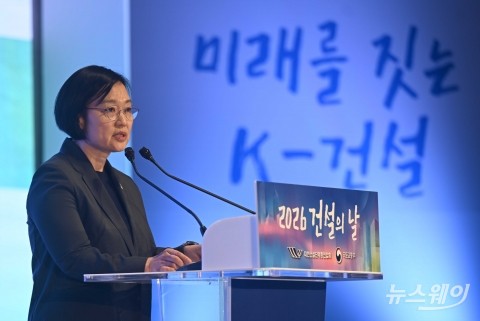 축사 전하는 한성숙 국무총리
