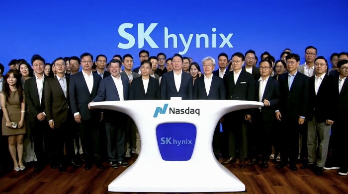 오프닝벨 울린 최태원···SK하이닉스, 나스닥 입성