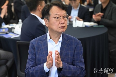 박수치는 최성안 삼성중공업 대표